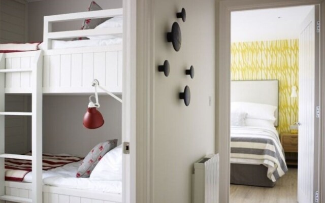 8 The Salterns, Chichester 402400