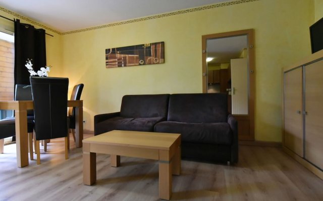 Family Apartment With Balcony 200 M. From The City Center
