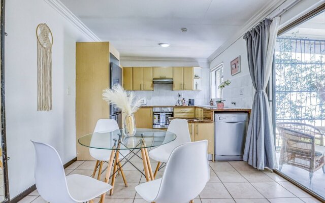 The Cottage-1 Bed-pool-bbq-fibre-solar-samrand