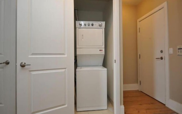 WhiteHall Suites - Mississauga