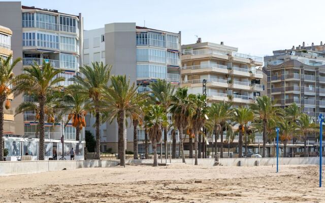 Quaint Apartment in Salou near Sea Beach