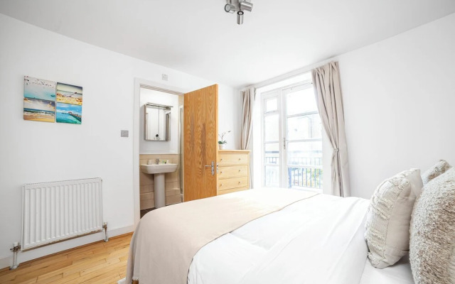 The Canary Wharf Flat