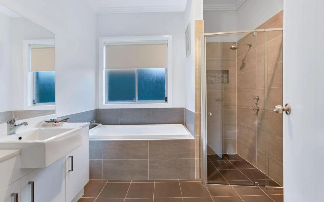 Luxury Spacious Entertaining Areas and Close to Hyams Beach