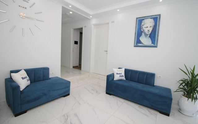 Julia Hotel