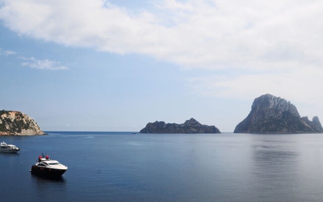 Villa in Cala Tarida With Private Pool & Sea View