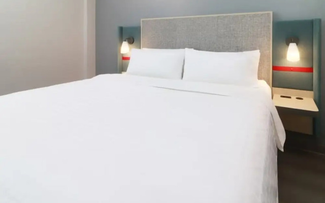 avid hotel Queretaro Centro Sur by IHG