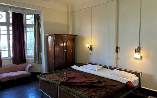 Pineridge Hotel