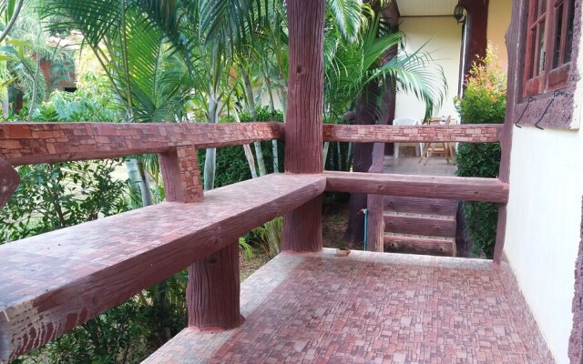 Lanta School Beach Resort