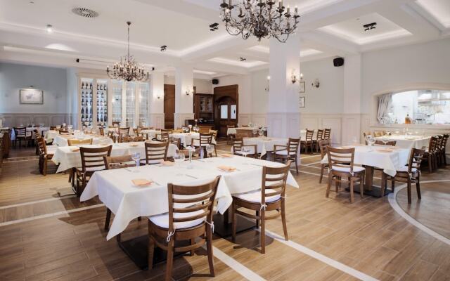 Dworzysko Hotel & Restaurant