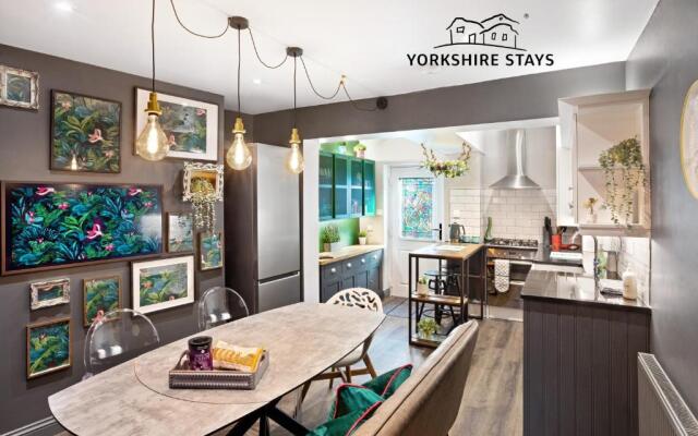Stunning 4Bed Townhouse by HIC & Trendy Kings Quarter!