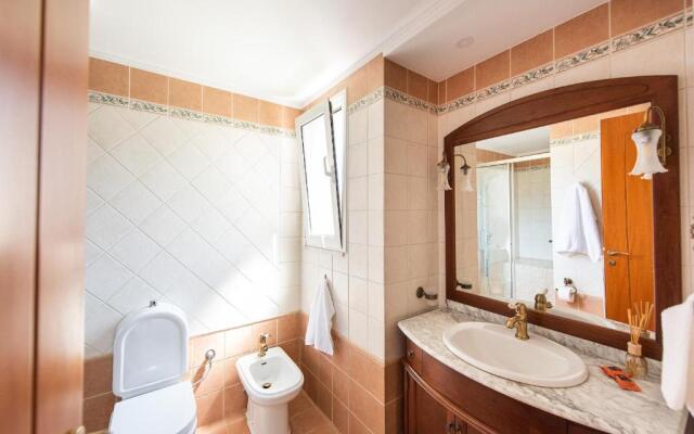 ELIDA -pool, billiard, views, 4min walk to the sea