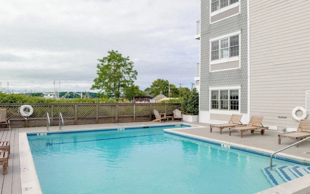 The Harbor Front Inn