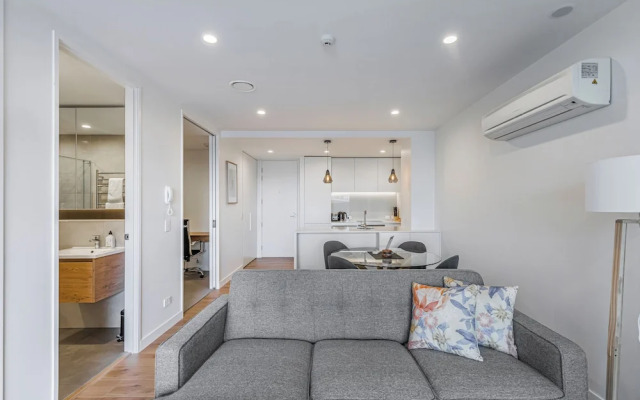 Stylish Apt+Balcony+Full Amenities Zodiak Stays