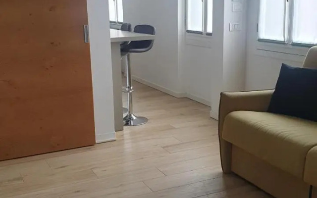 Snc1018 Modern Boutique Apartment