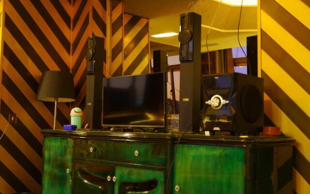 Spacious 2 Bedroom Apt Viewing the Holy Nile