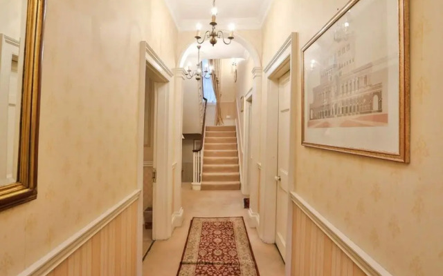 Spacious House in Marylebone [VR]