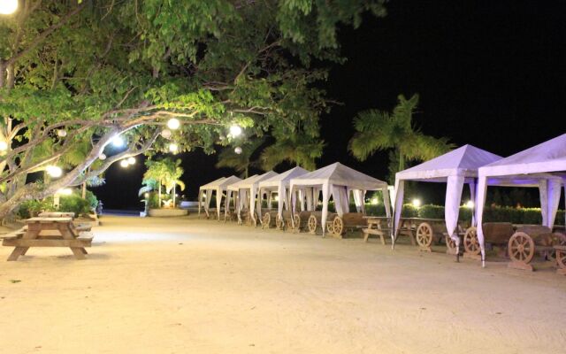 Laiya White Cove Beach Resort