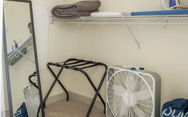 FRONTDESK Main & Clay Apts Butcḣertown Louisville