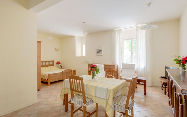 Secluded Holiday Home in Rustrel With Swimming Pool