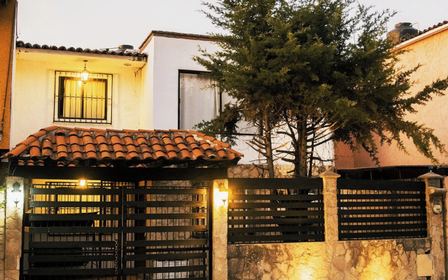 Suites del Barrio Hotel