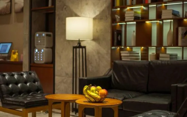 Wanhe Zhizhen Hotel (Shanghai Changshou Road Subway Station)
