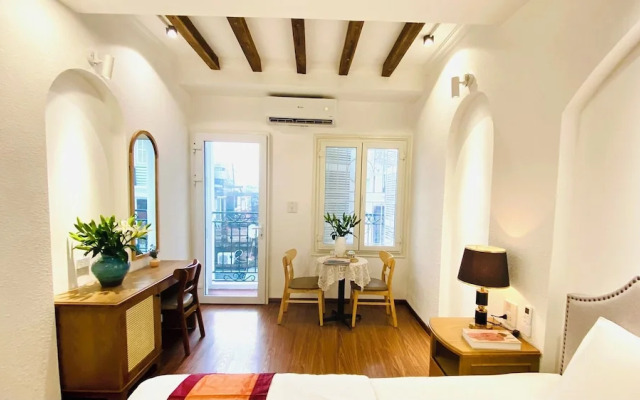 2 mins to Ho Guom LA MANDARINA HOTEL
