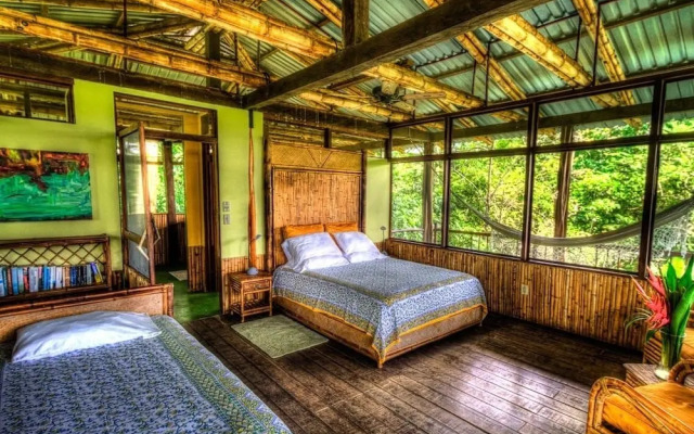 Iguana Lodge Beach Resort