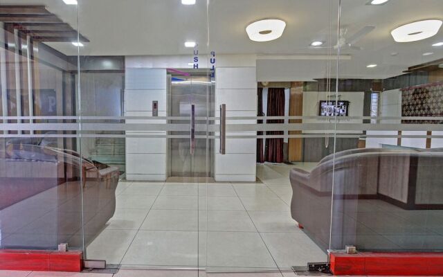 Oyo 44203 Sri Manis Residency