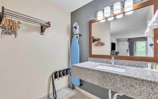 Super 8 by Wyndham Morganton