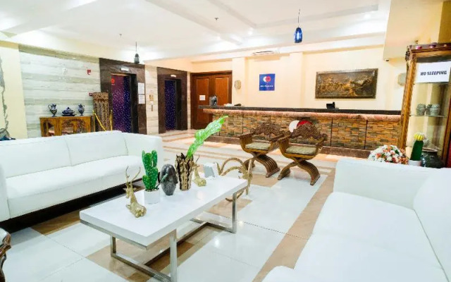 World Palace Hotel by OYO Rooms