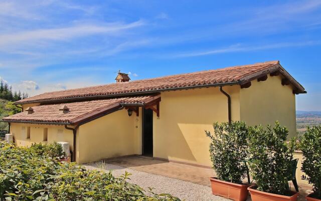 Spacious Farmhouse in Trevi With Swimming Pool