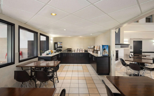 Super 8 by Wyndham Sainte Agathe Des Monts