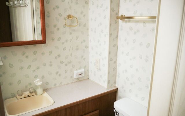 Cherry Lane Campground & Cottages