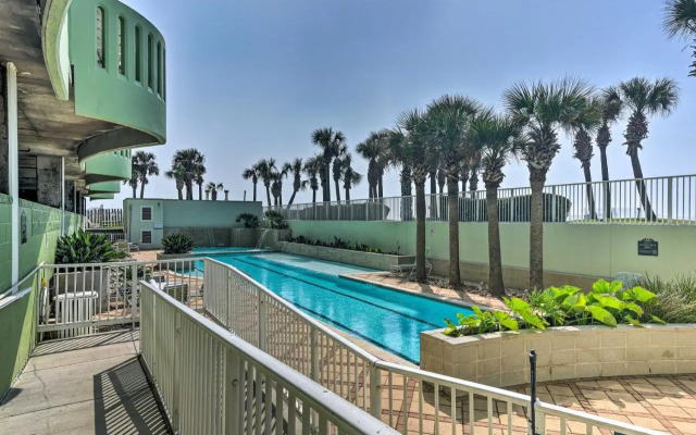 Pool Access, Walk to Beach: Galveston Condo!