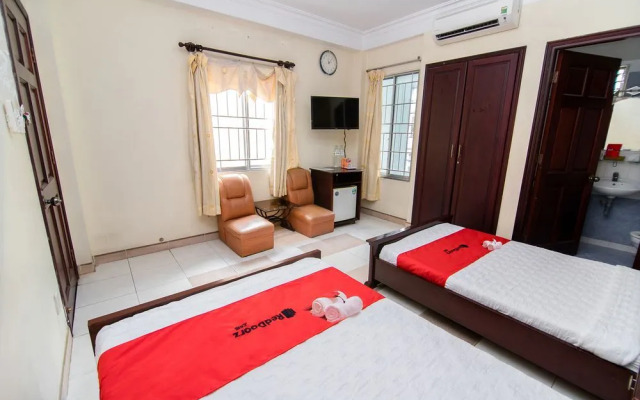 RedDoorz near 23rd September Park