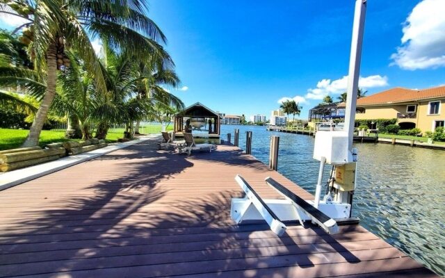 Paradise Awaits - Wkly 3 Bedroom Home