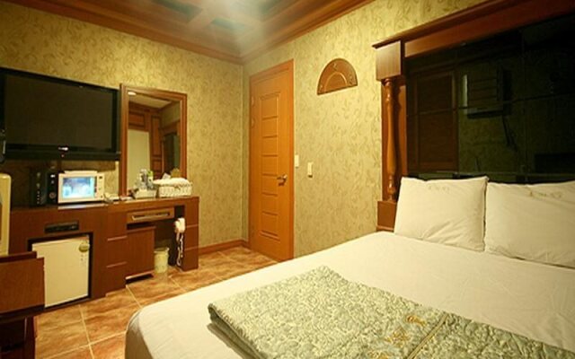 Cheonji Spa Motel