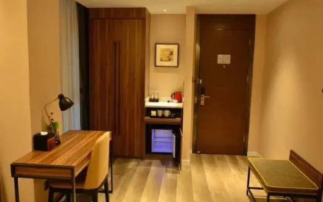Homeinn Plus Hotel (Donghai Pedestrian Street Railway Station)