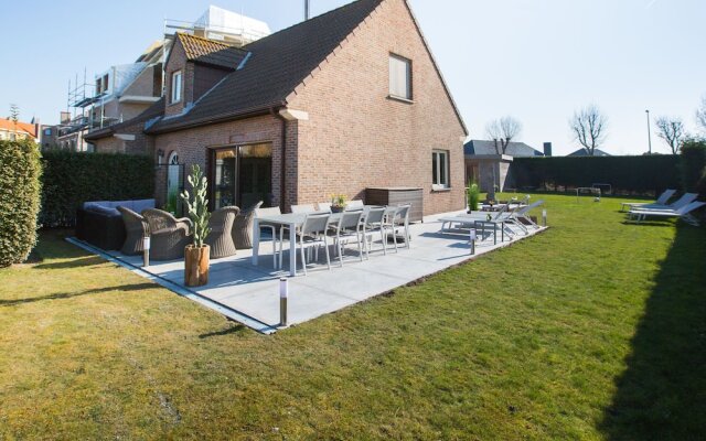 Beautiful Detached Home with Spacious Garden And Infrared Sauna, 800 M From the Sea