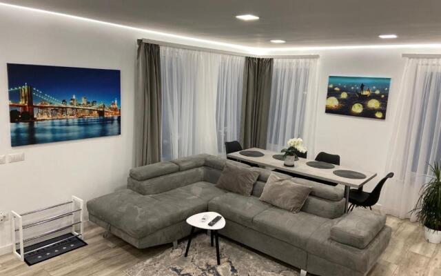 Lora Studio