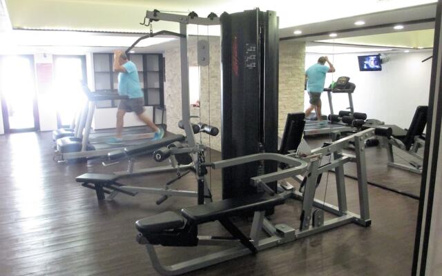 Aldea Thai Jr Suite by SunandSea