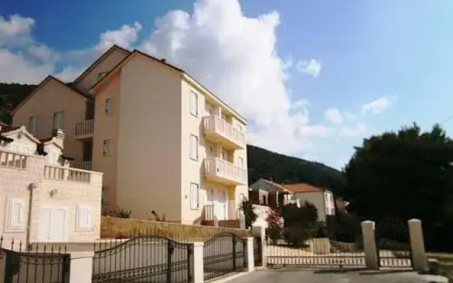 Sun House Apartments