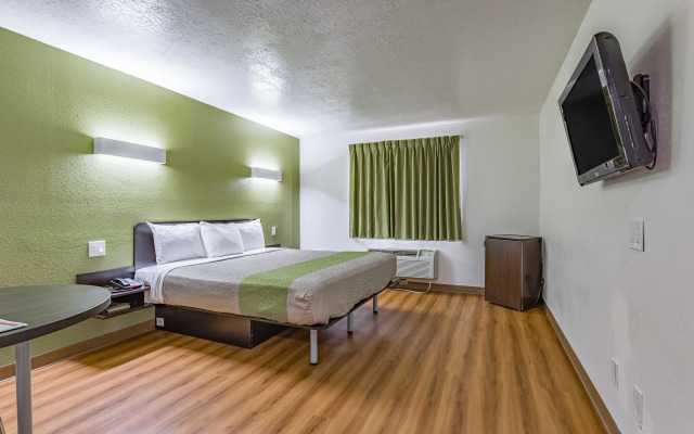 Motel 6 Santa Fe Central