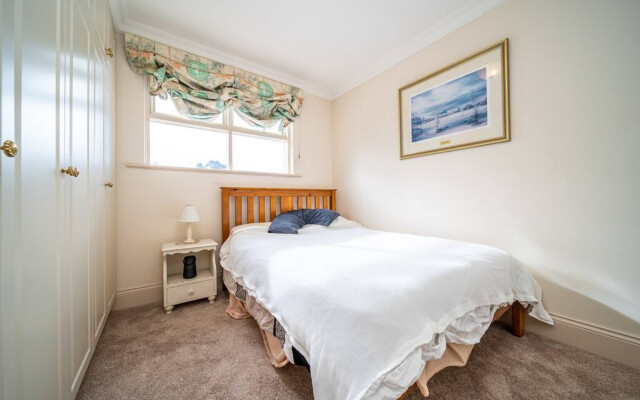 Glenelg Beach Stylish 2 Story Townhouse Sea View