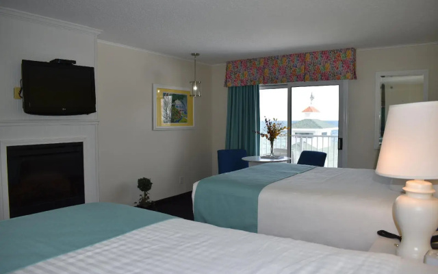 Breakers Resort & Beach Bar