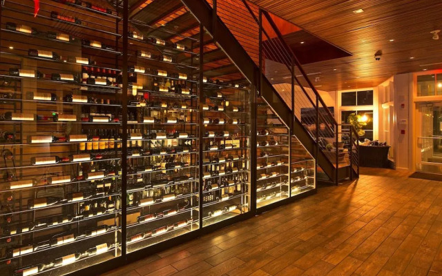 The Boathouse Waterfront Hotel & Marina