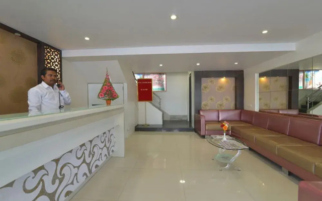 OYO 4448 Hotel Suresh Plaza