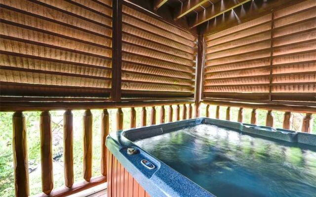 UnFirgettable 2 Bedroom Home with Hot Tub