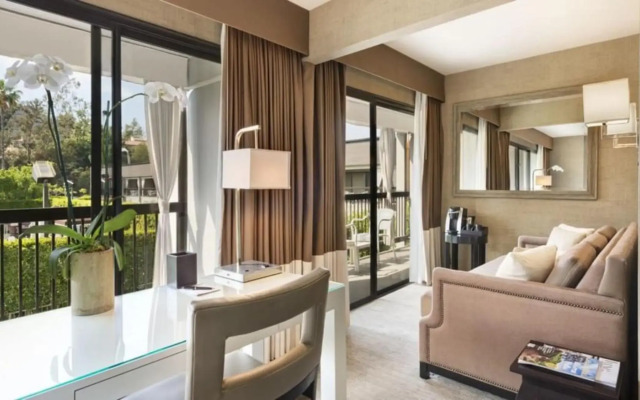 Luxe Sunset Boulevard Hotel