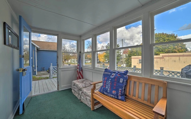 Manistee House w/ Deck: 1/2 Mi to Riverwalk!